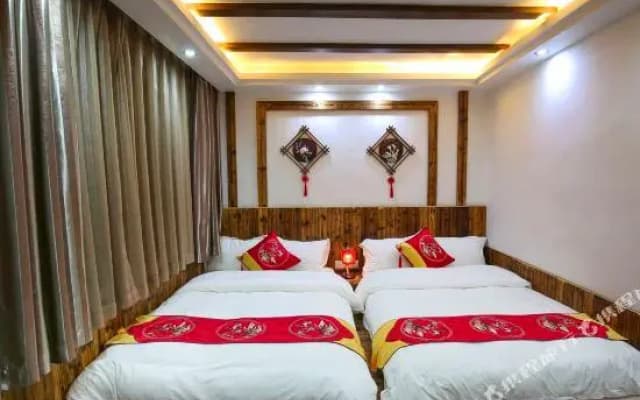 Fenghuang Yayuan Inn