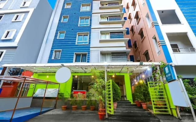 Hotel Blue Dawn - Near DLF Cyber City, Gachibowli