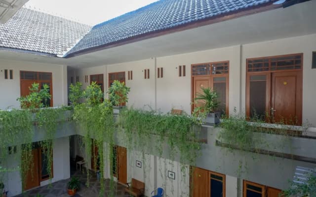 90182 Blok O International Guest House