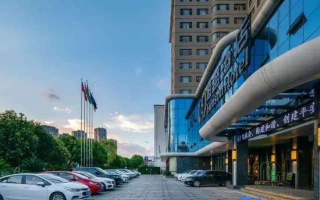 Henson Hotel