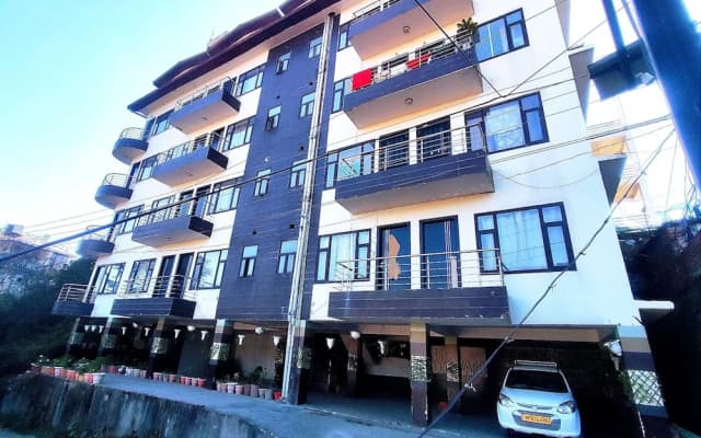 Goroomgo Hill Top Courtyard Shimla