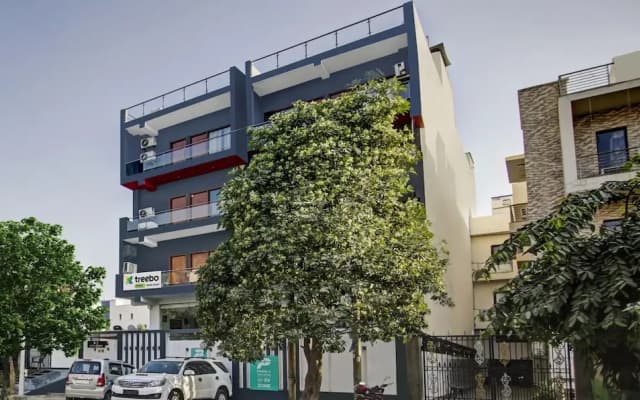 OYO Townhouse 80033 Noida Grand