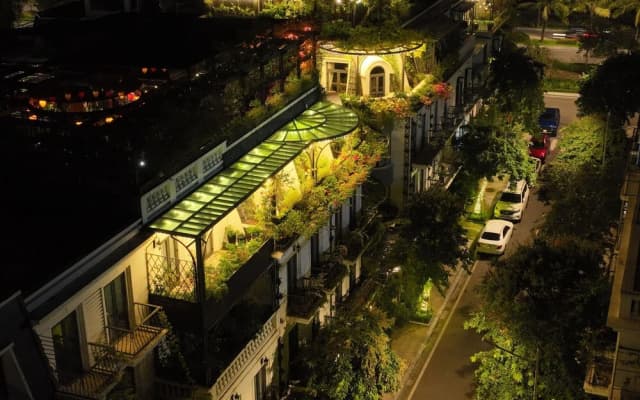 Paris Of Dragonbay Hotel