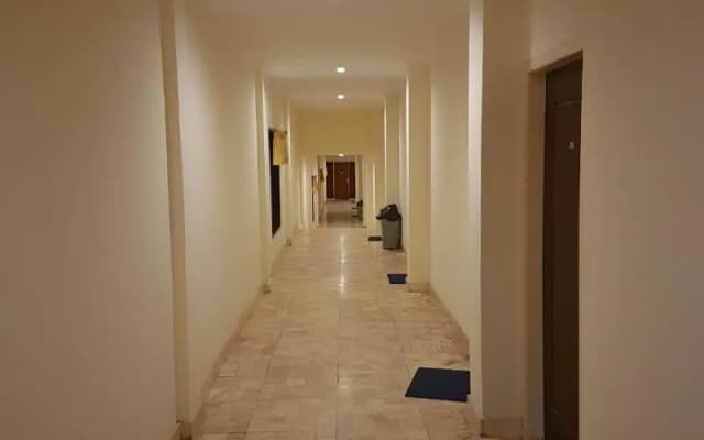 77 Sunset Plaza