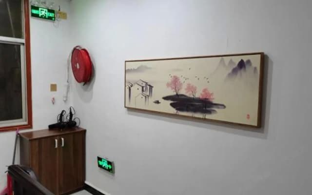 Xiangxi Phoenix Long River Inn