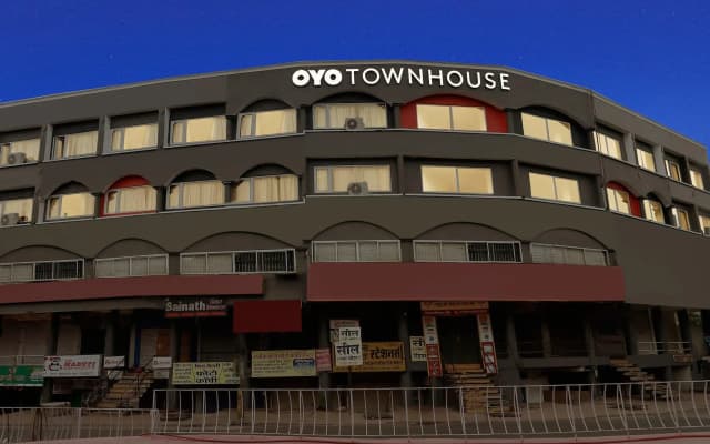 OYO Townhouse 135 Gandhi Hall