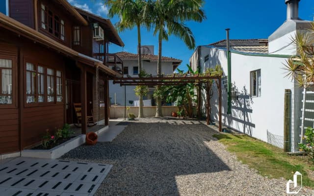 Casa Com 03 Dormitórios