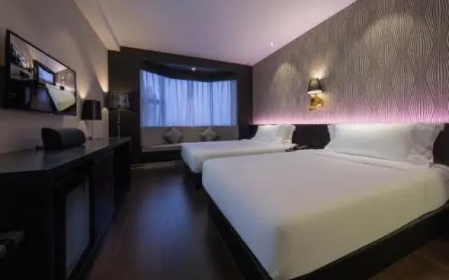 Versailles Hotel (Guilin Two Rivers and Four Lakes Railway Station Branch)