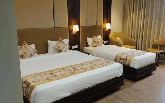 Hotel Raghukul Grand