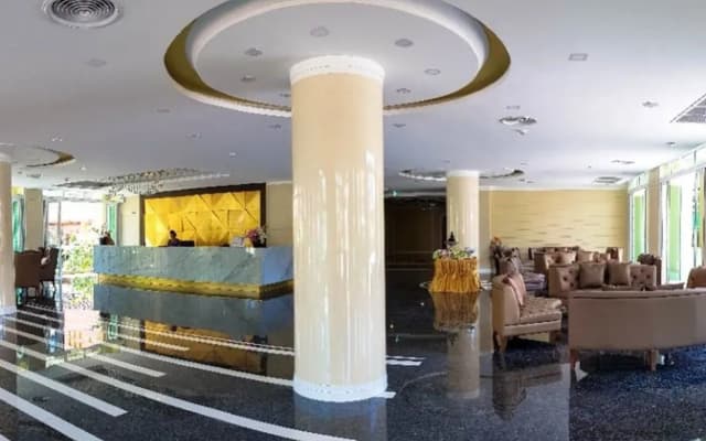 Crystal Luxury Hotel