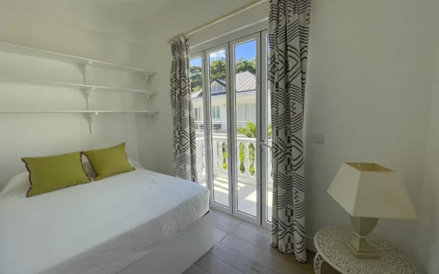 Les Jolies Eaux Villa - Chateau Elysium