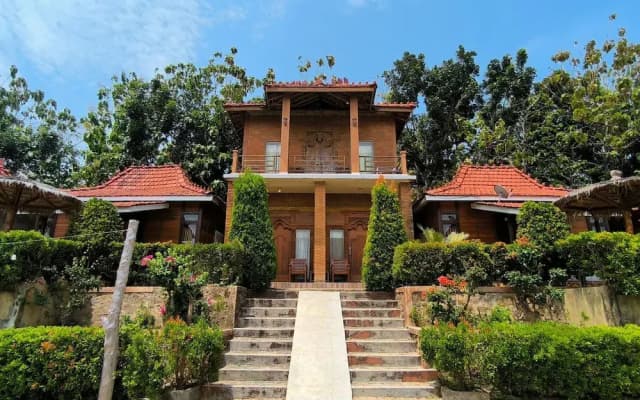 Sunrise Sea Hill Cottages