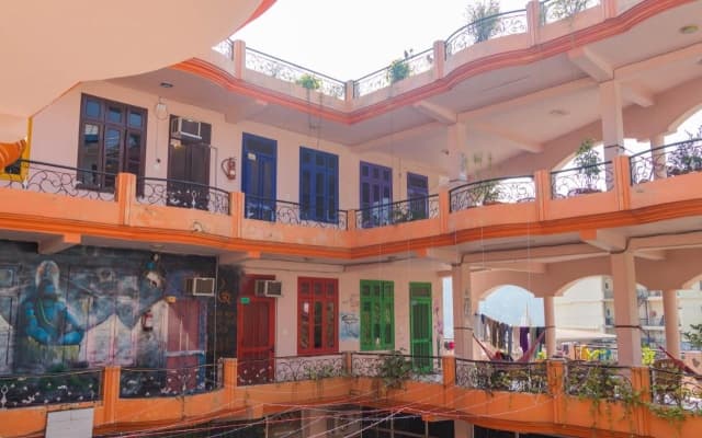 Live Free Hostel
