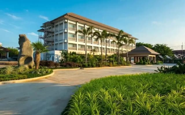 Swan Lake Hotel Sattahip