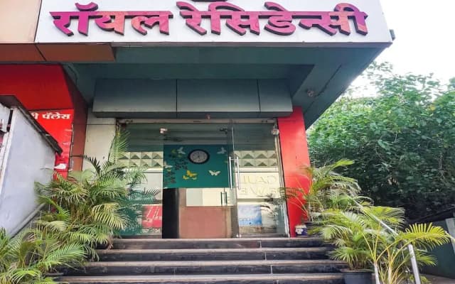 Fabhotel Royal Residency - Nr Phoenix mall
