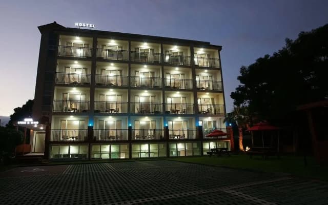 Stone And Wind Resort