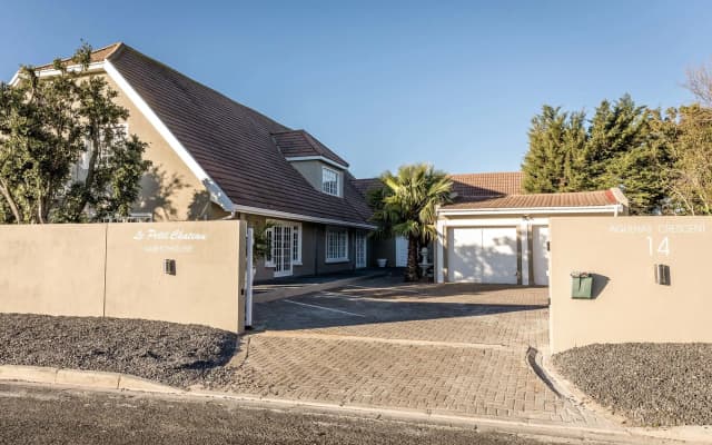 Le Petit Chateau