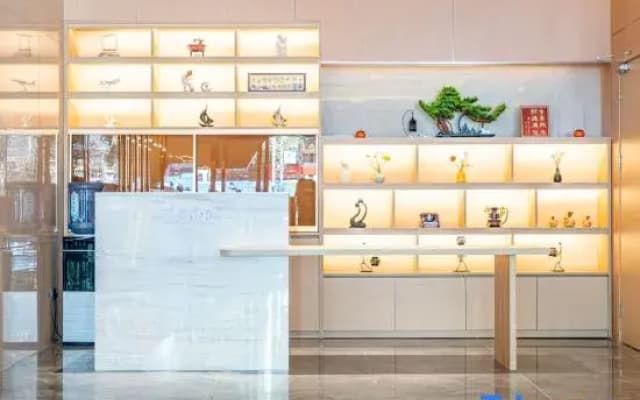 Yeste International Hotel (Wuzhou Municipal Government Civic Square)
