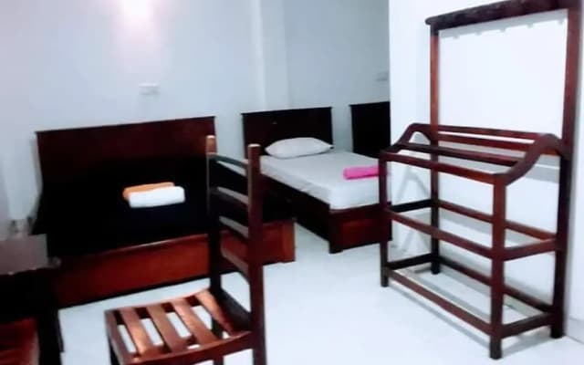 Black And White Kandy Guest House