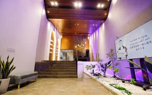 Saigon Travel Lounge
