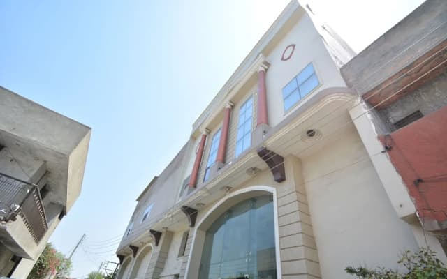 Oyo 40230 Hotel Royal Palace