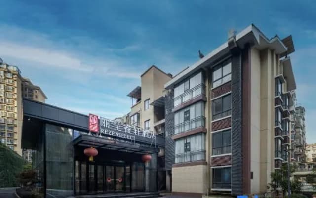 Rezen Select Hotel (Kaili City  Center Wanda Plaza)