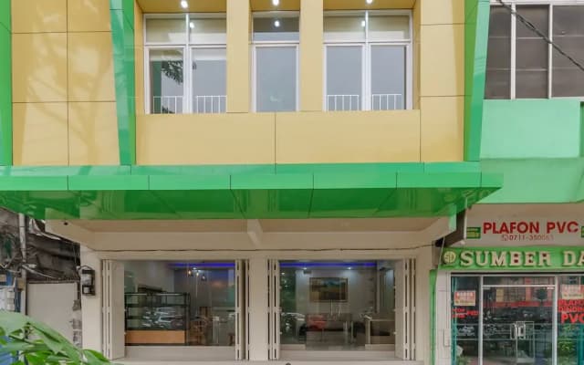 RedDoorz Plus near RS RK Charitas 2 Palembang