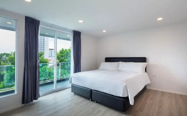The Rizin Hotel Phratumnak