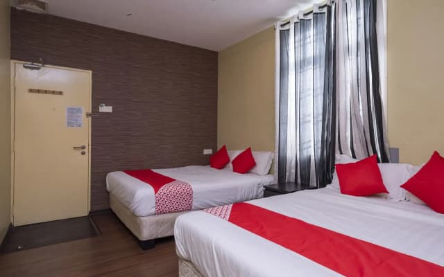 OYO 614 D'PINETREES Hotel