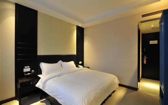 Super 8 by Wyndham Guiyang Qian Ling Park Rui Jin North Road