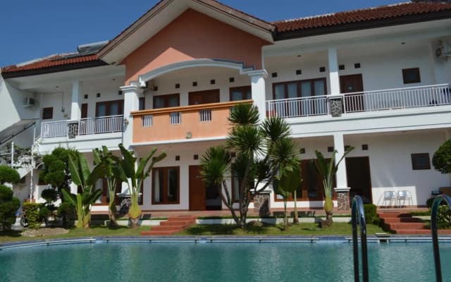 Hotel Lurus