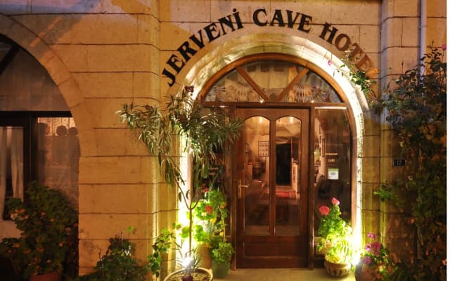 Jerveni Cave Hotel