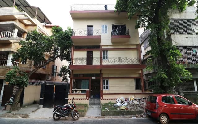 Astoria House by FabHotel