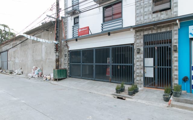 RedDoorz near Christ the King Medical Center