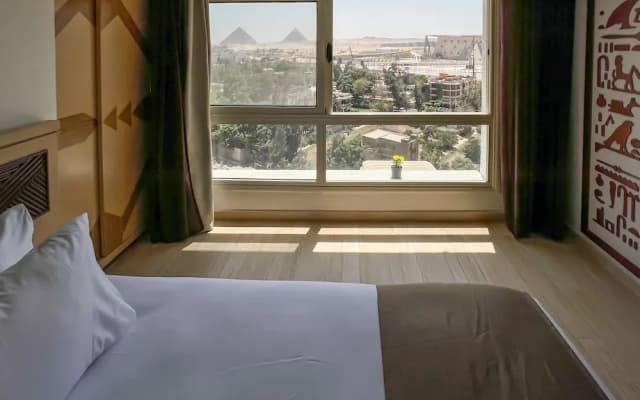 Grand Museum Guest House pyramids view