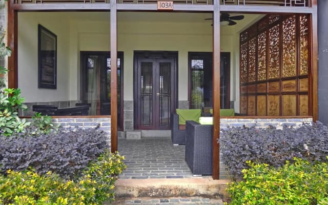 Yangshuo Mountain Retreat