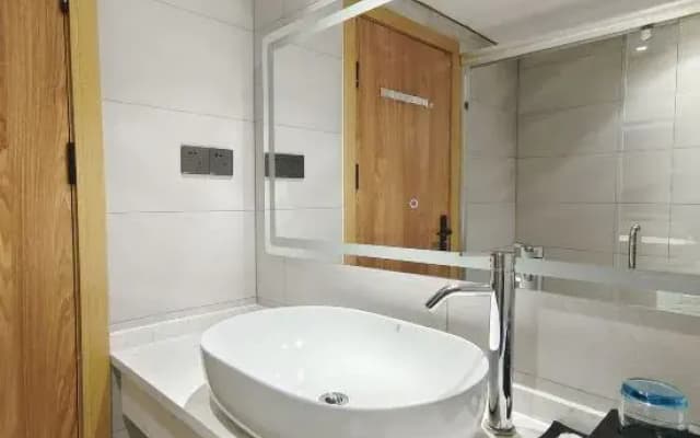 Shangfu Qingju Hotel (Maoming High Speed Railway Station Dongxin Times Square)