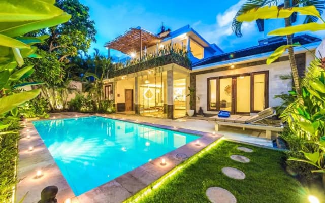 Villa Florence - 3BDR Luxury Villa, Private Pool, Walk to the Beach