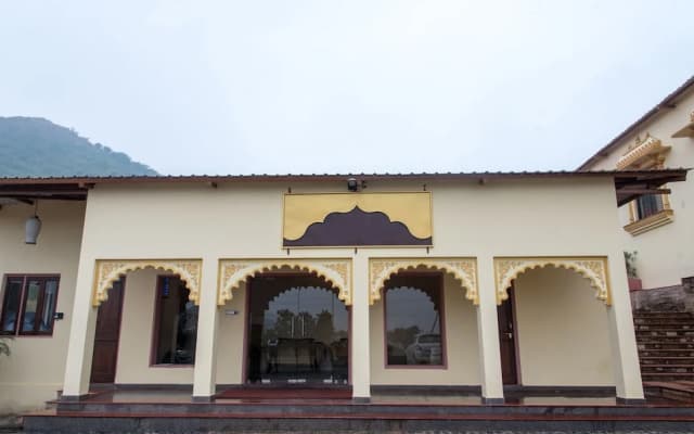 Vijaygarh Resort & Cottages with Private Pool