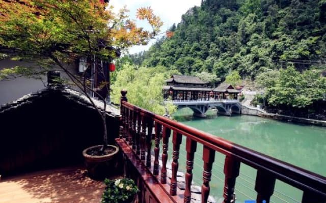 Yanyuting River View Inn