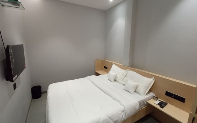 Hotel Golden Suites - Near Nesco