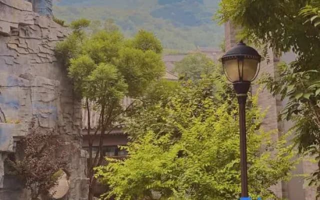 Qilu Club B&B
