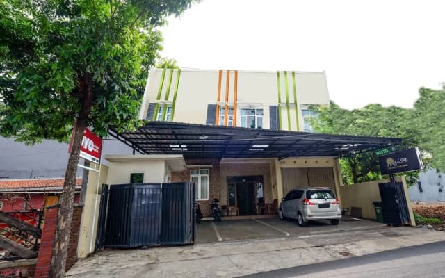 OYO 2428 Trision Hostel