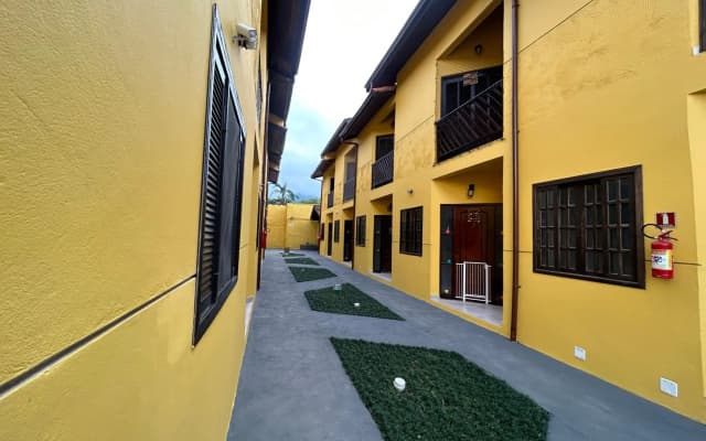 A 500 m Praia Maranduba, casa 2 quartos em Condomínio