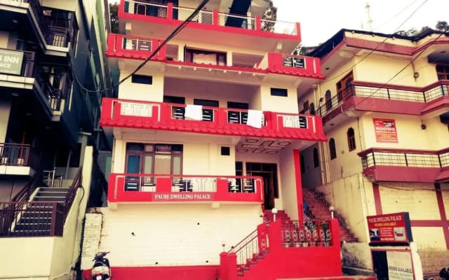 Pause dwelling Palace