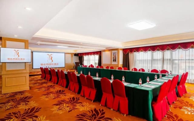 IU Hotel (Chongqing North Station South Plaza Center Branch)