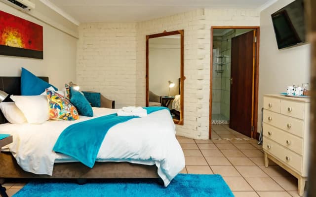 Riverbank Lodge