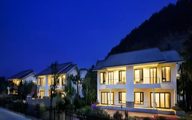 The Carp Islet Resort