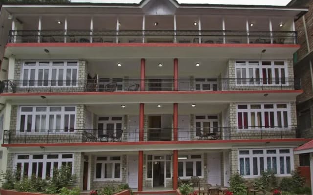 OYO 8895 Hotel Pine Grove