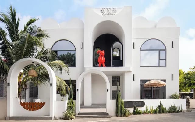 Sanya Qixili Hotel - Free two wheeled electric bike ride around the island